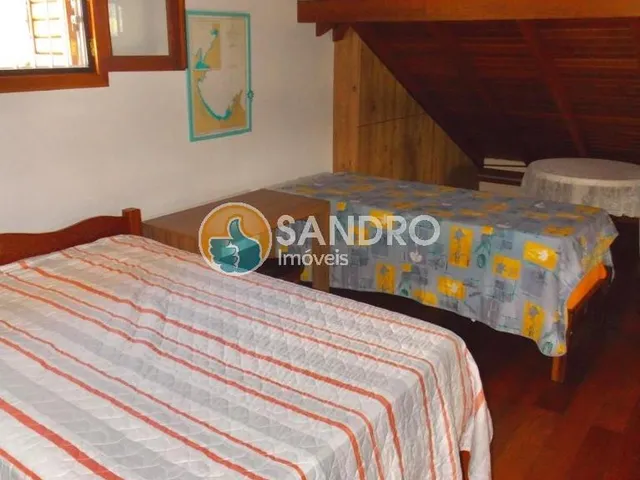 Imagem 12: Ampla casa de esquina a venda - com piscina e mezanino