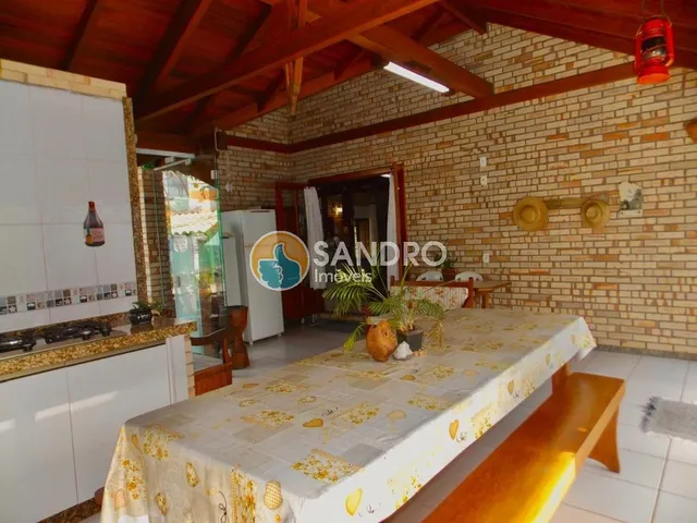 Imagem 11: Ampla casa de esquina a venda - com piscina e mezanino
