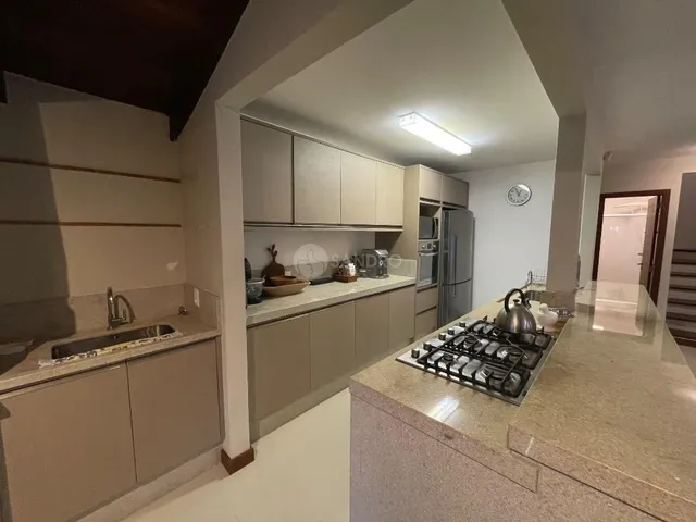Imagem 5: Casa Pé na Areia à Venda no Centro de Bombinhas - 4 Dormitórios, Suíte e Acesso