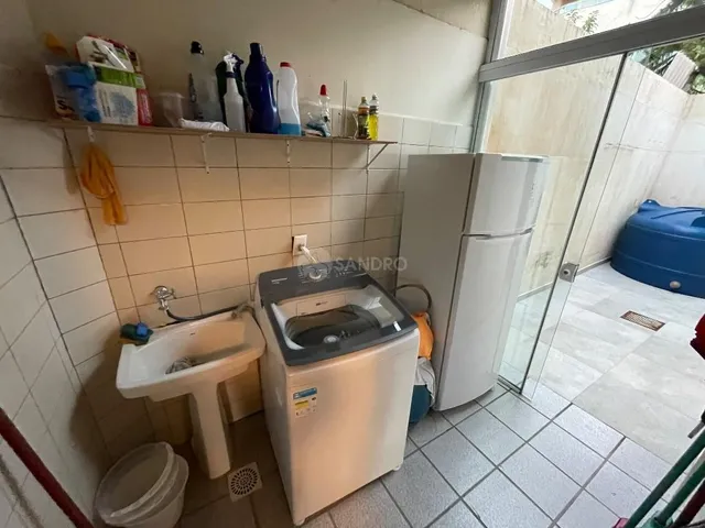 Imagem 12: Casa Pé na Areia à Venda no Centro de Bombinhas - 4 Dormitórios, Suíte e Acesso