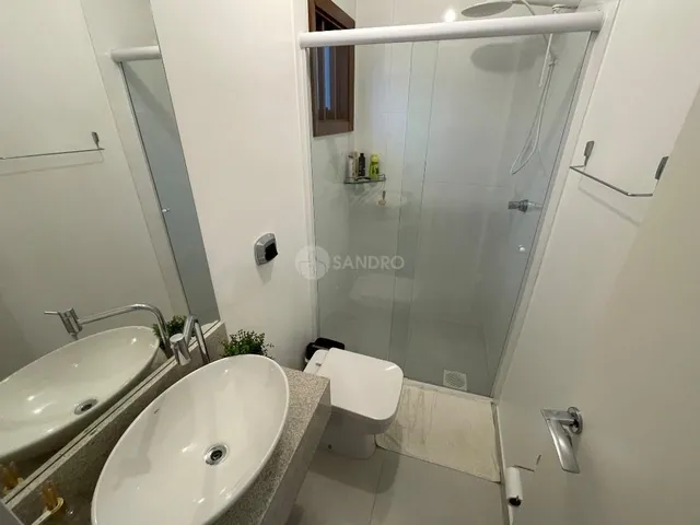 Imagem 13: Casa Pé na Areia à Venda no Centro de Bombinhas - 4 Dormitórios, Suíte e Acesso