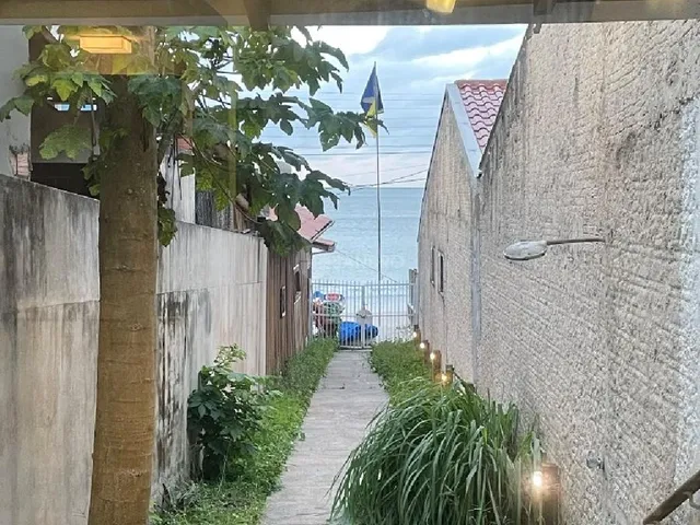 Imagem 16: Casa Pé na Areia à Venda no Centro de Bombinhas - 4 Dormitórios, Suíte e Acesso