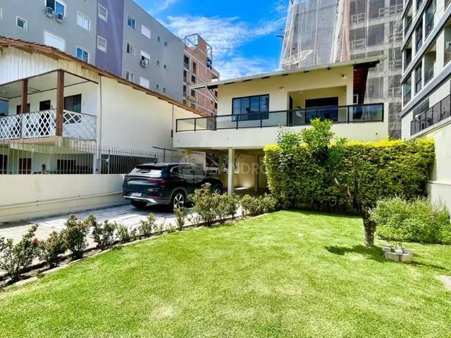 Imagem: Casa espaçosa com 5 dormitórios na Praia