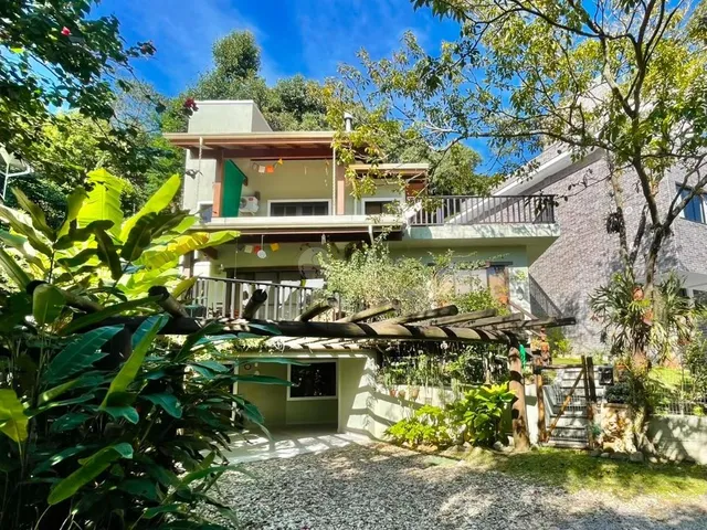 Imagem: Casa com Vista Mar à Venda em Bombinhas