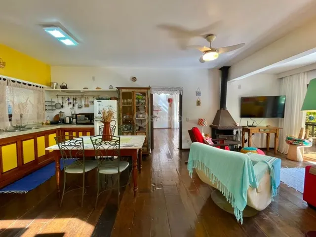 Imagem 4: Casa com Vista Mar à Venda em Bombinhas