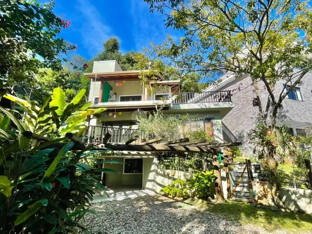 Imagem 2: Casa com Vista Mar à Venda em Bombinhas