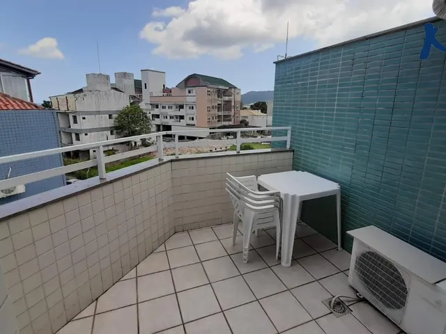 Imagem 2: Apartamento de cobertura com ampla sacada