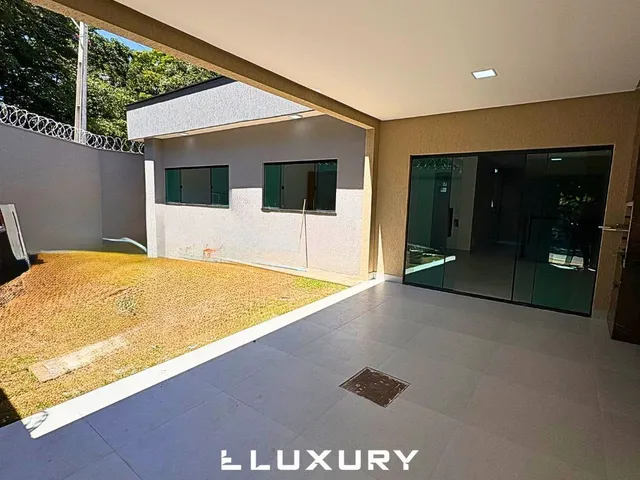 Imagem: Casa de esquina com 3 quartos no Flor do
