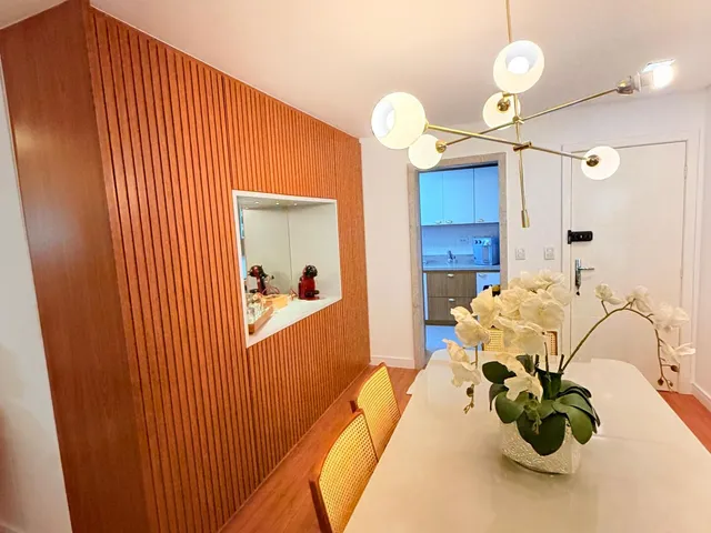 Imagem 2: Apartamento de 3 quartos, andar alto, totalmente reformado e montado, vagas soltas e