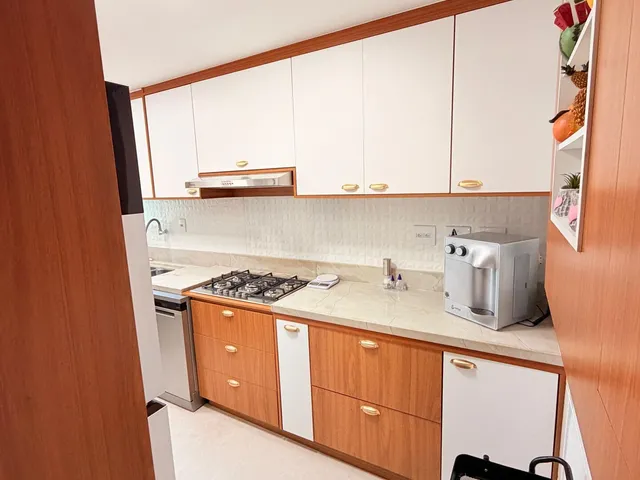 Imagem 9: Apartamento de 3 quartos, andar alto, totalmente reformado e montado, vagas soltas e
