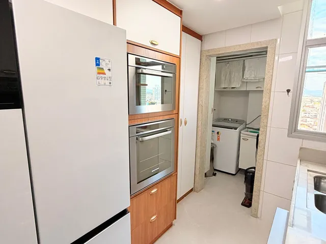 Imagem 14: Apartamento de 3 quartos, andar alto, totalmente reformado e montado, vagas soltas e