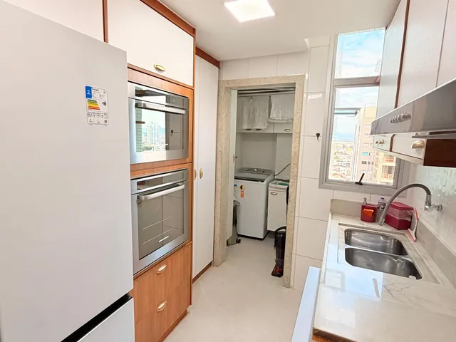 Imagem 5: Apartamento de 3 quartos, andar alto, totalmente reformado e montado, vagas soltas e