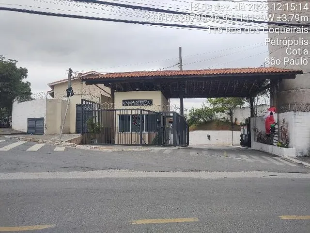 Imagem: A casa possui 3 Dormitórios, 1 Suíte, 2 Banheiros, 2