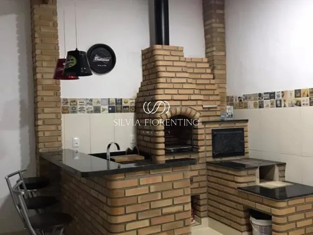 Imagem: A casa possui 2 Dormitórios, 2 Banheiros, 2 Vagas na