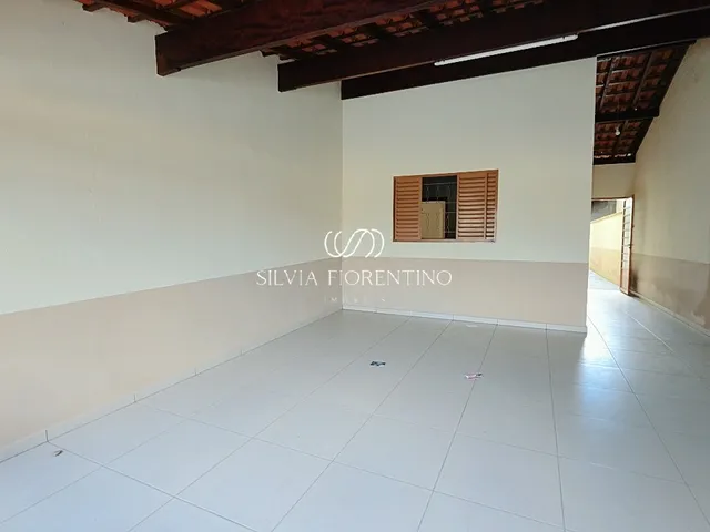 Imagem: A casa possui 2 Dormitórios, 1 Banheiro, 2 Vagas na