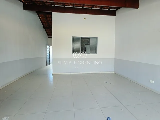 Imagem: A casa possui 2 Dormitórios, 1 Banheiro, 2 Vagas na