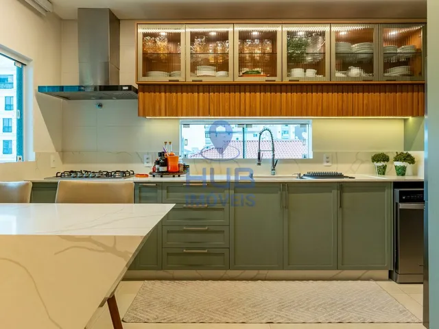 Imagem 4: Apartamento com 3 Dormitórios À Venda Sendo 3 Suítes, 130.0 M² por - R$ 2.800.000,00 - Bombas - Bombinhas/Sc