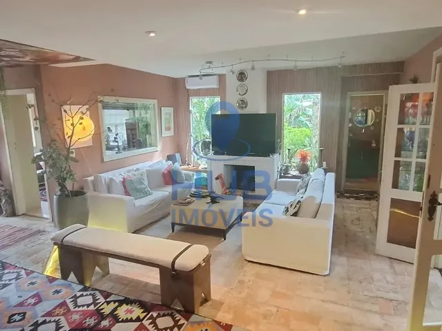 Imagem 3: Casa 4 Dormitórios EXCLUSIVA, 1 Suíte, 305 m2, 3 vagas, Corrego Grande