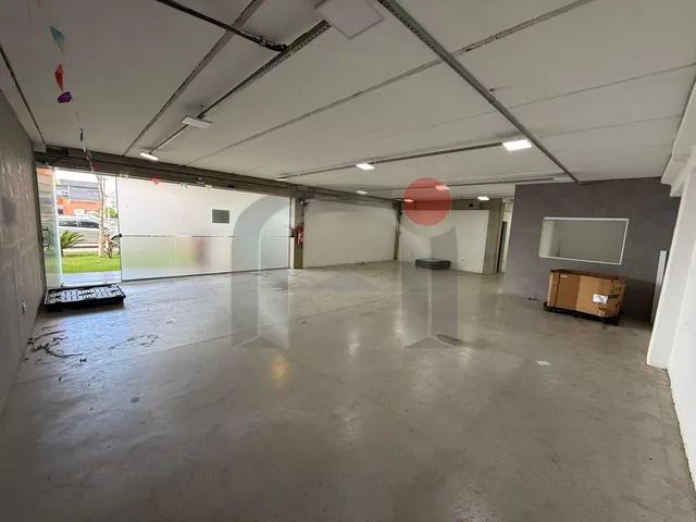 Imagem: Salão Dentro de Área Comercial em Localização