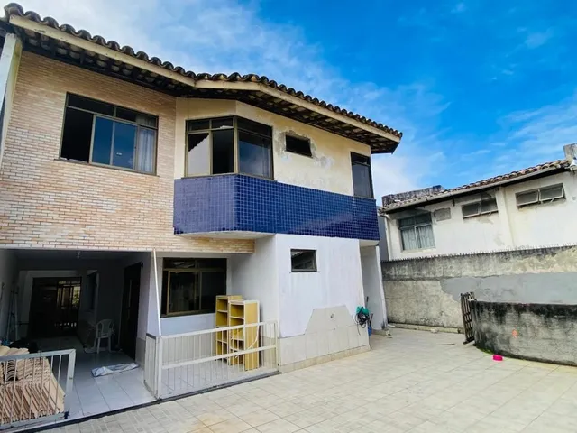 Imagem: Casa a venda em Piatã com 5 quartos, 262m²