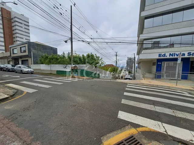 Imagem: Terreno de esquina à venda, no Centro