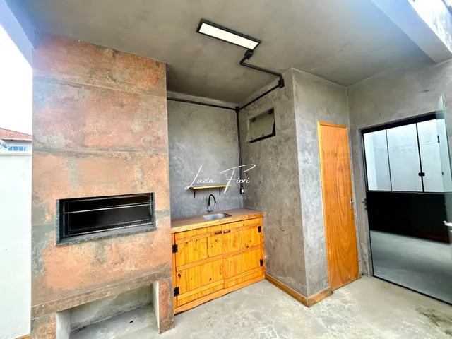 Imagem 12: Sobrado geminado com área de festas e escritório na parte externa, semi-mobiliado, à