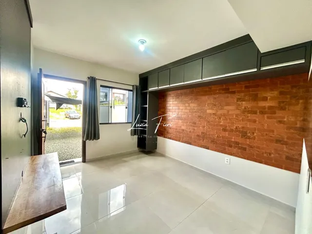 Imagem 14: Sobrado geminado com área de festas e escritório na parte externa, semi-mobiliado, à