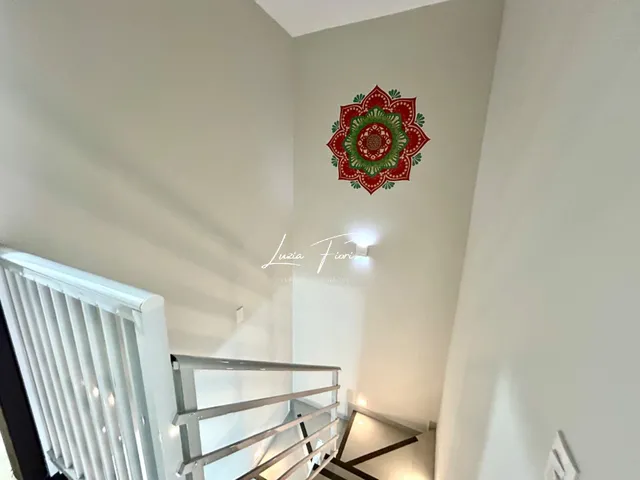 Imagem 8: Sobrado geminado com área de festas e escritório na parte externa, semi-mobiliado, à
