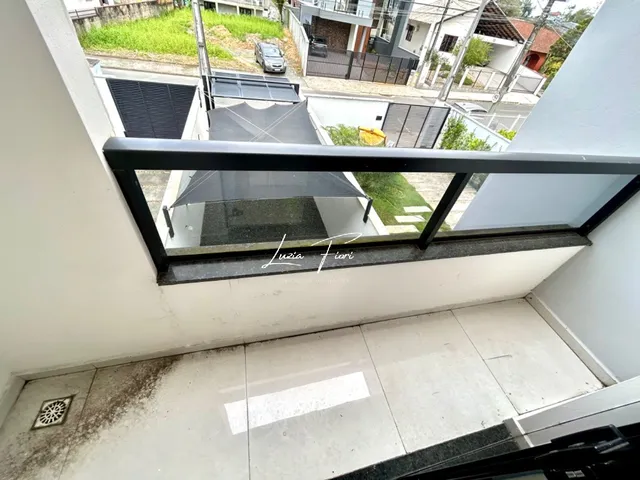 Imagem 9: Sobrado geminado com área de festas e escritório na parte externa, semi-mobiliado, à
