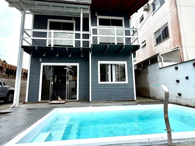 Imagem: Casa com piscina!