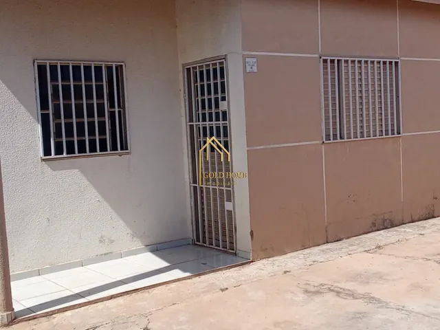 Imagem: A casa possui 2 Dormitórios, 1 Banheiro, 2 Vagas na