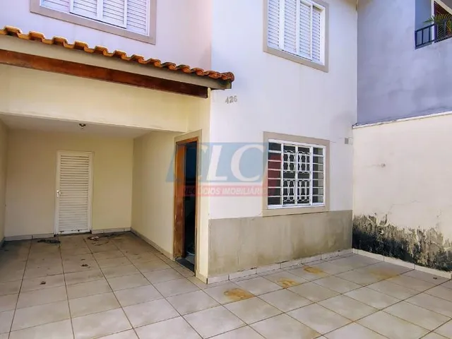 Imagem: Casa Á Venda com 3 Dormitorios, Edícula
