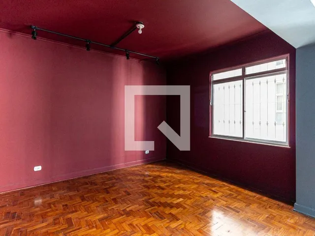 Imagem 4: Localizado em São Paulo, este espaçoso apartamento oferece 204 metros quadrados de