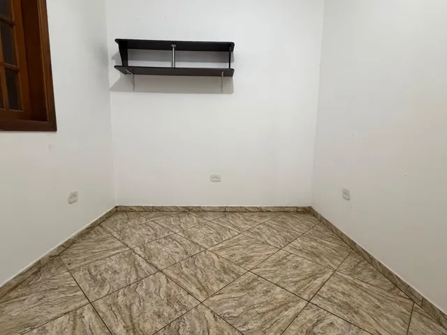 Imagem 11: Sobrado de 2 Andares para locação em Sorocaba-SP, bairro Aparecidinha: 3 quartos sendo