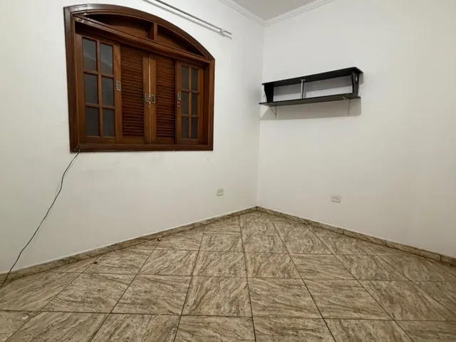 Imagem 9: Sobrado de 2 Andares para locação em Sorocaba-SP, bairro Aparecidinha: 3 quartos sendo