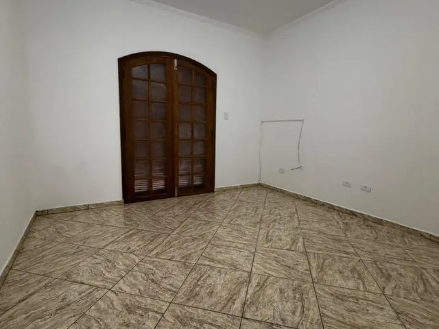 Imagem 16: Sobrado de 2 Andares para locação em Sorocaba-SP, bairro Aparecidinha: 3 quartos sendo