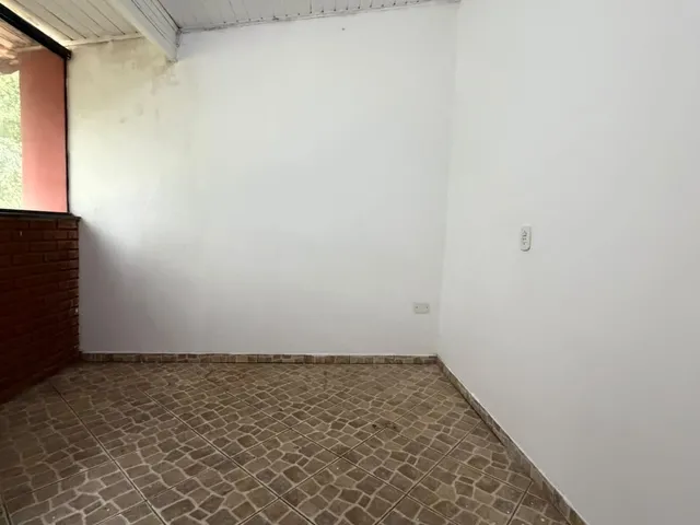 Imagem 2: Sobrado de 2 Andares para locação em Sorocaba-SP, bairro Aparecidinha: 3 quartos sendo