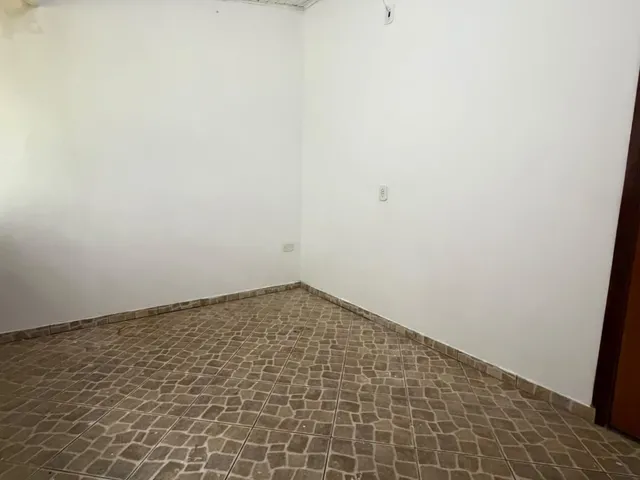 Imagem 12: Sobrado de 2 Andares para locação em Sorocaba-SP, bairro Aparecidinha: 3 quartos sendo