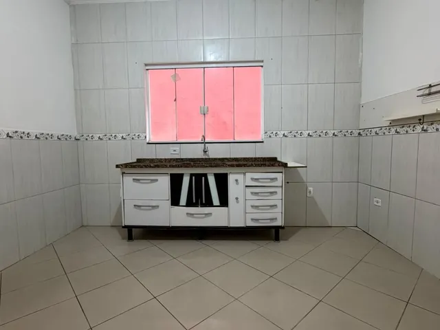 Imagem 15: Sobrado de 2 Andares para locação em Sorocaba-SP, bairro Aparecidinha: 3 quartos sendo