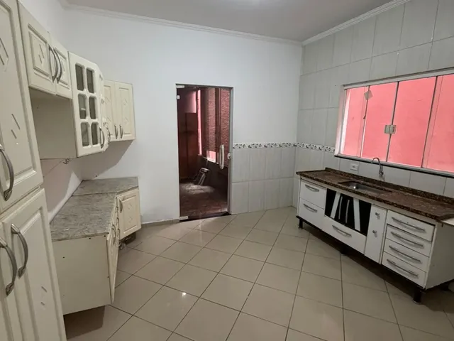 Imagem 4: Sobrado de 2 Andares para locação em Sorocaba-SP, bairro Aparecidinha: 3 quartos sendo