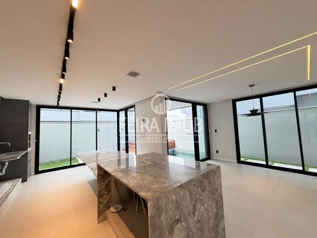 Imagem 6: Casa Duplex com 4 Suítes, Piscina e Hidromassagem no Condomínio Amarilis - Papagaio