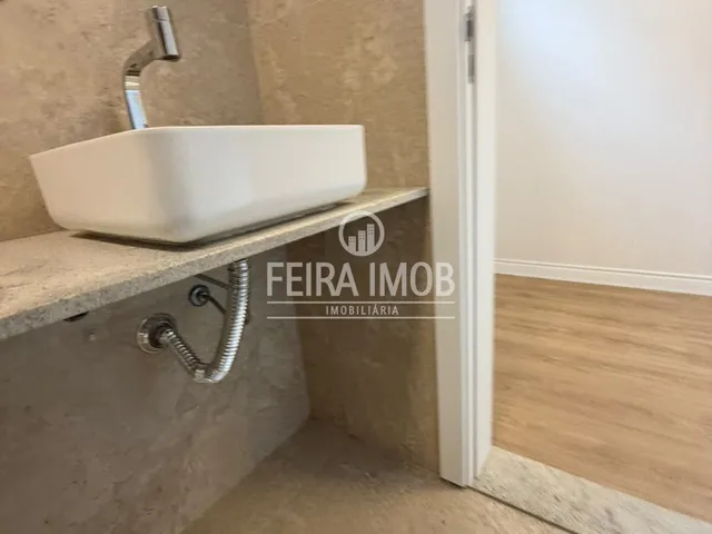 Imagem 2: Casa Duplex com 4 Suítes, Piscina e Hidromassagem no Condomínio Amarilis - Papagaio