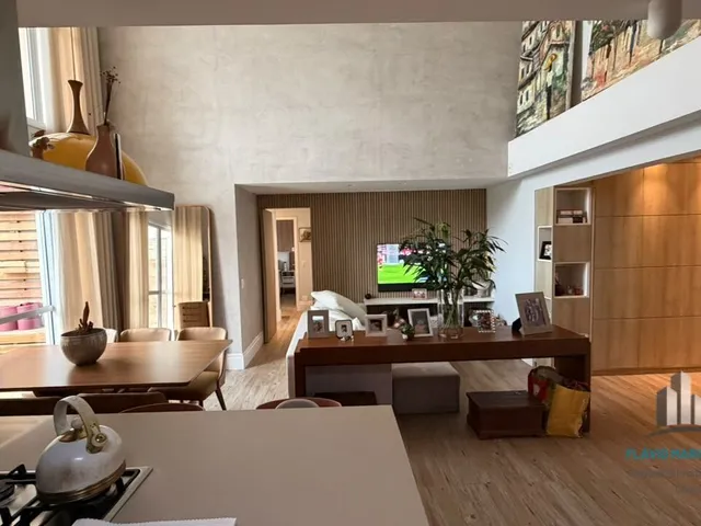 Imagem: O apartamento possui 6 Dormitórios, 1 Suíte, 3 Banheiros,