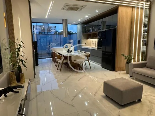 Imagem 2: Casa dos sonhos à venda! Localizada no coração da cidade, esta magnífico sobrado