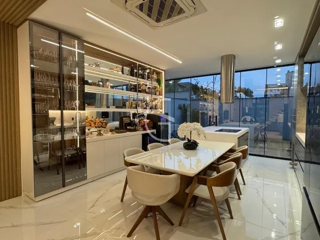 Imagem 14: Casa dos sonhos à venda! Localizada no coração da cidade, esta magnífico sobrado