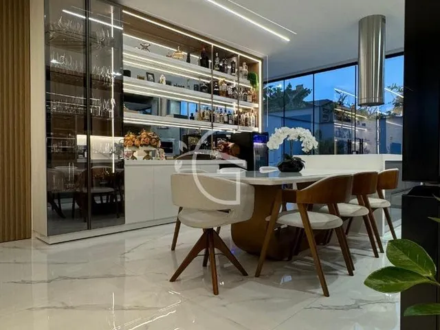 Imagem 9: Casa dos sonhos à venda! Localizada no coração da cidade, esta magnífico sobrado