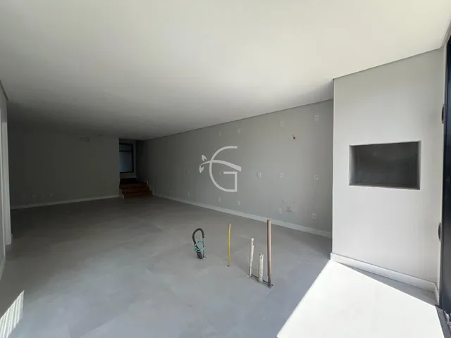 Imagem 3: Linda casa à venda! Se você está em busca de um lar espaçoso e confortável para a
