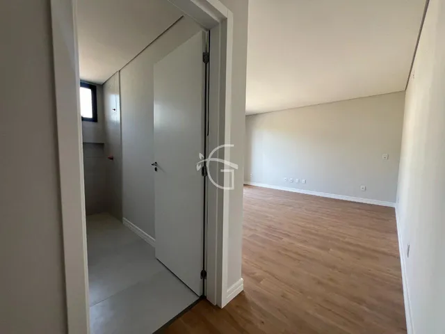 Imagem 8: Linda casa à venda! Se você está em busca de um lar espaçoso e confortável para a