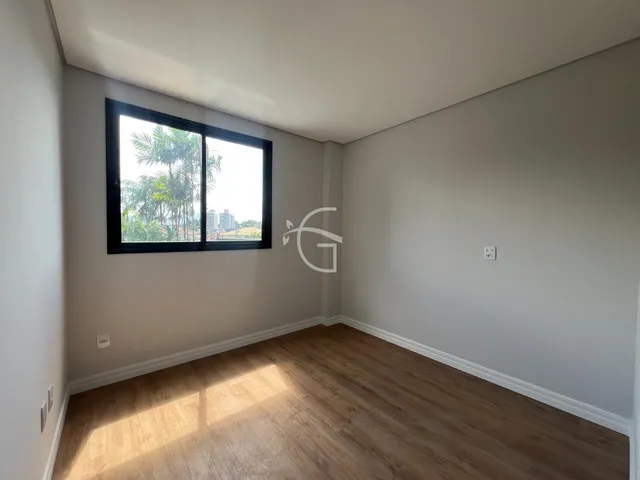 Imagem 9: Linda casa à venda! Se você está em busca de um lar espaçoso e confortável para a