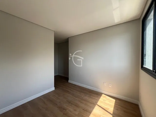 Imagem 7: Linda casa à venda! Se você está em busca de um lar espaçoso e confortável para a